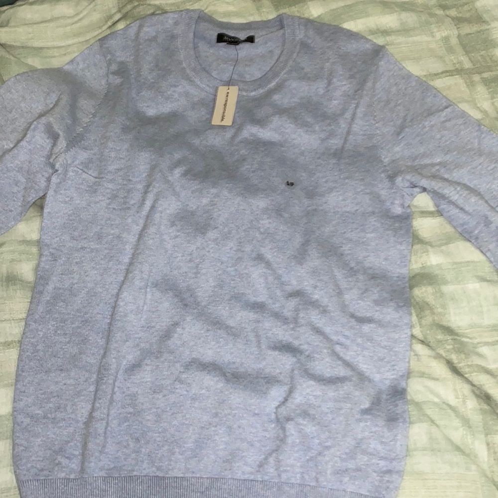 RW AND CO LIGHT BLUE SWEATER